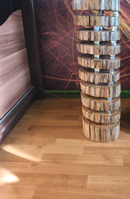 Lampka z drewna debu