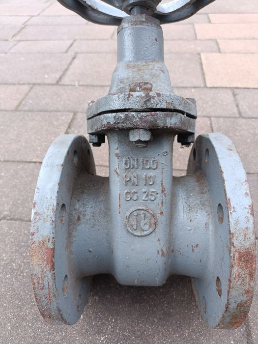 Zasuwa do wody dn 100