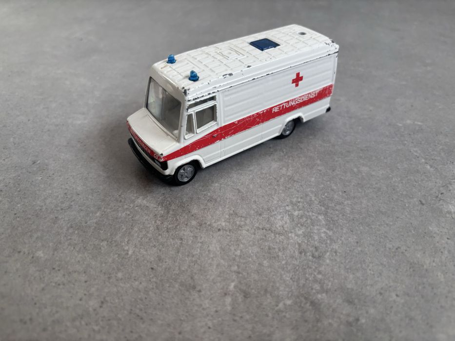 Model Siku Mercedes 809 D Ambulans made in Germany