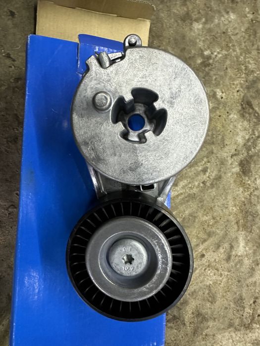 Натяжний ролик, поліклиновий ремінь SKF VKM 31310