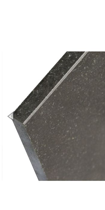 Parapety, schody granitowe wewnętrzne i zewnętrzne.