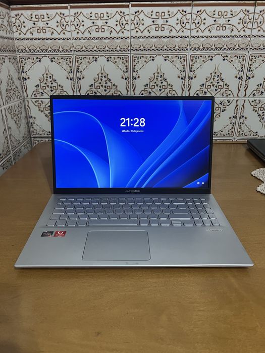 ASUS VivoBook com Ryzen 3