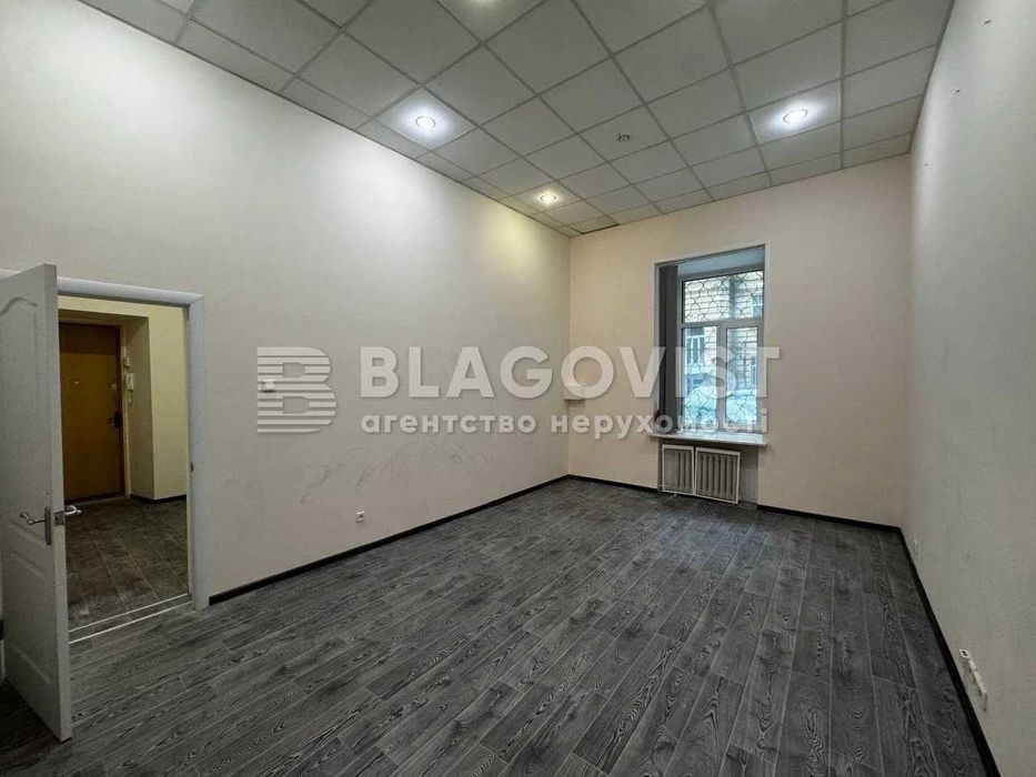 Хмельницького Богдана, 32  квартира  Царський будинок  100000$