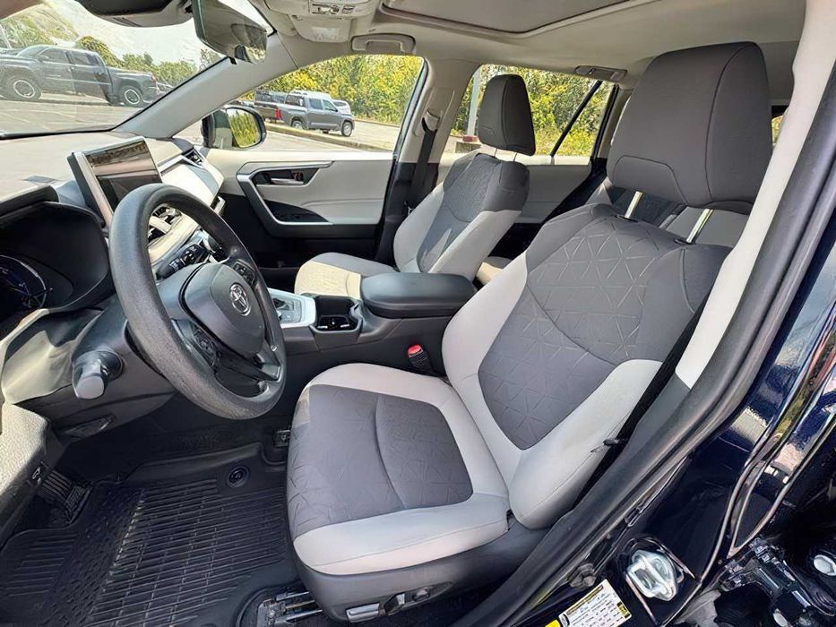 Toyota RAV4 2.5 Hybrid      2023