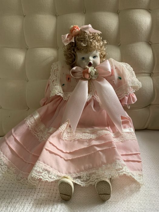 Boneca porcelana - 25 cm