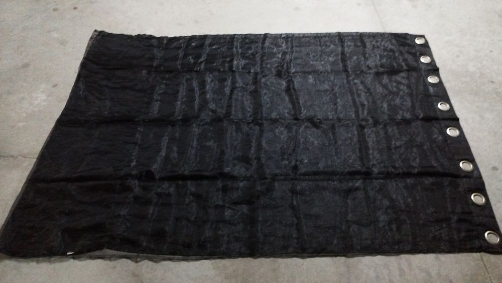 Cortinas pretas, cada par €5