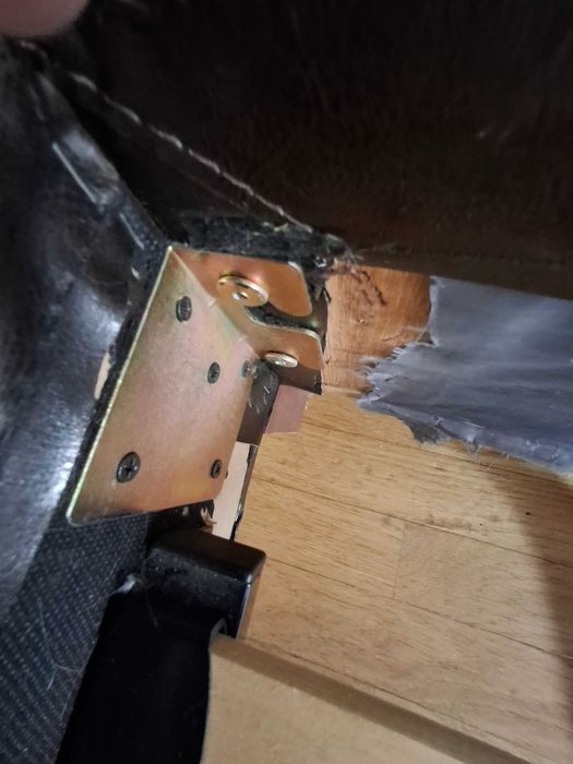 Cama 2.20x 1,66 usada  para uso casal com colchão gasta por gatos