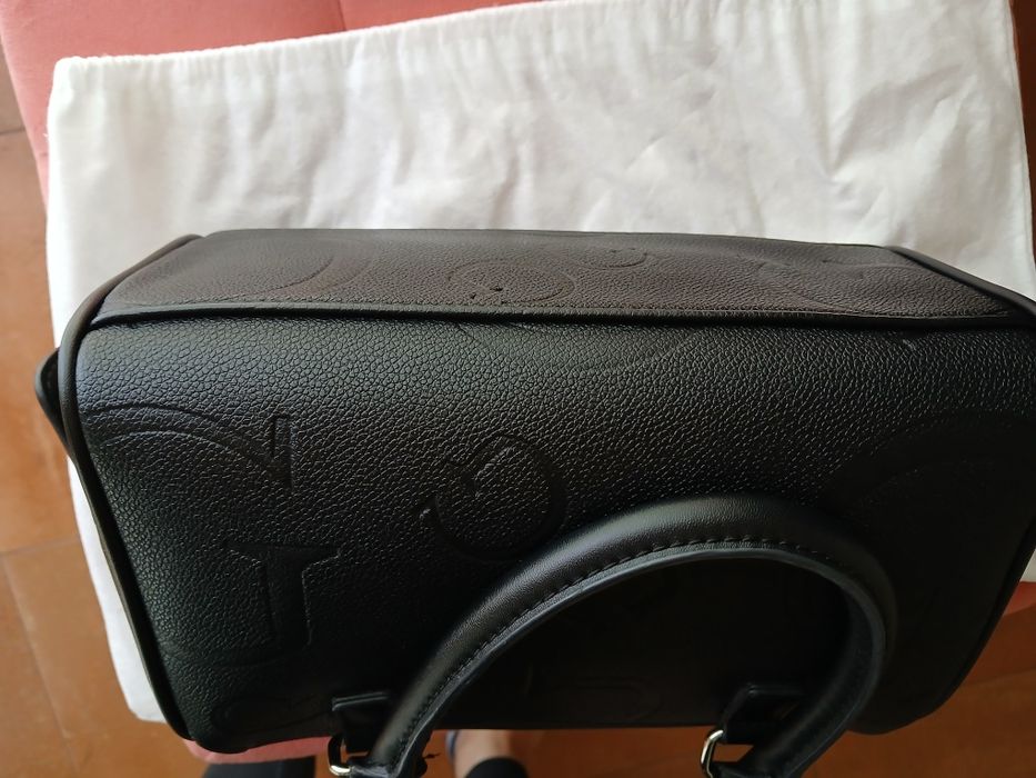 Mala preta Guess com alça amovível