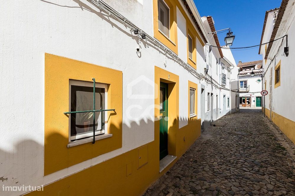 Moradia T1+1 de Rés do Chão e 1º andar no Centro Histórico de Évora