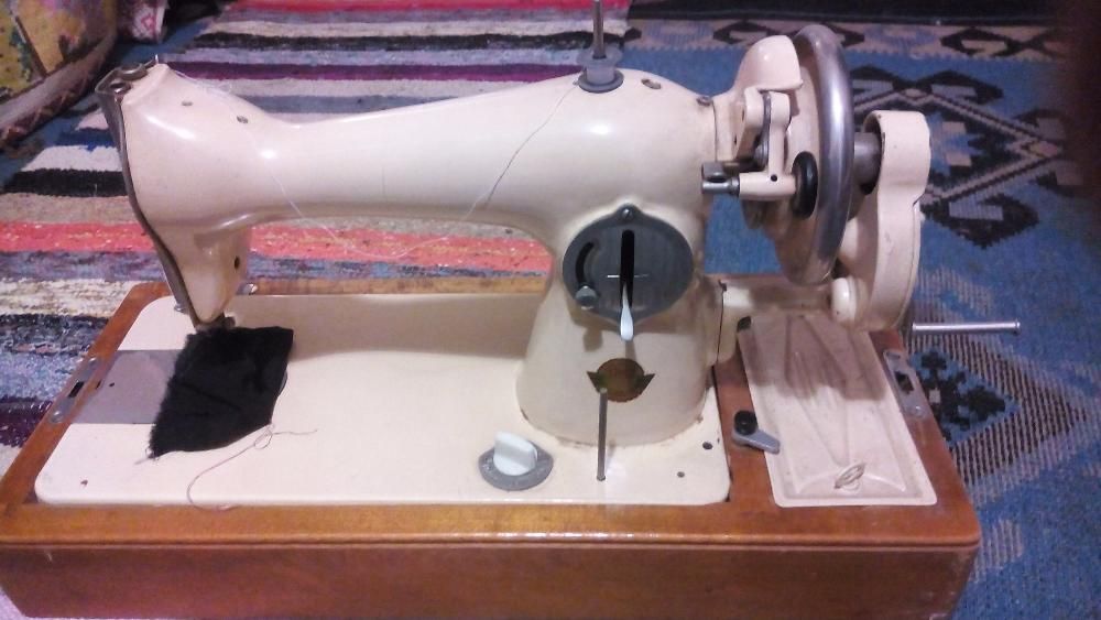Продам швейную машинку Подольск (1967г.)