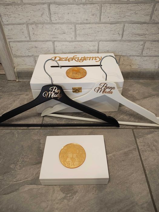 pudełko na obrączki skrzynka na koperty wieszaki białe złote ślub wesele nowy zestaw