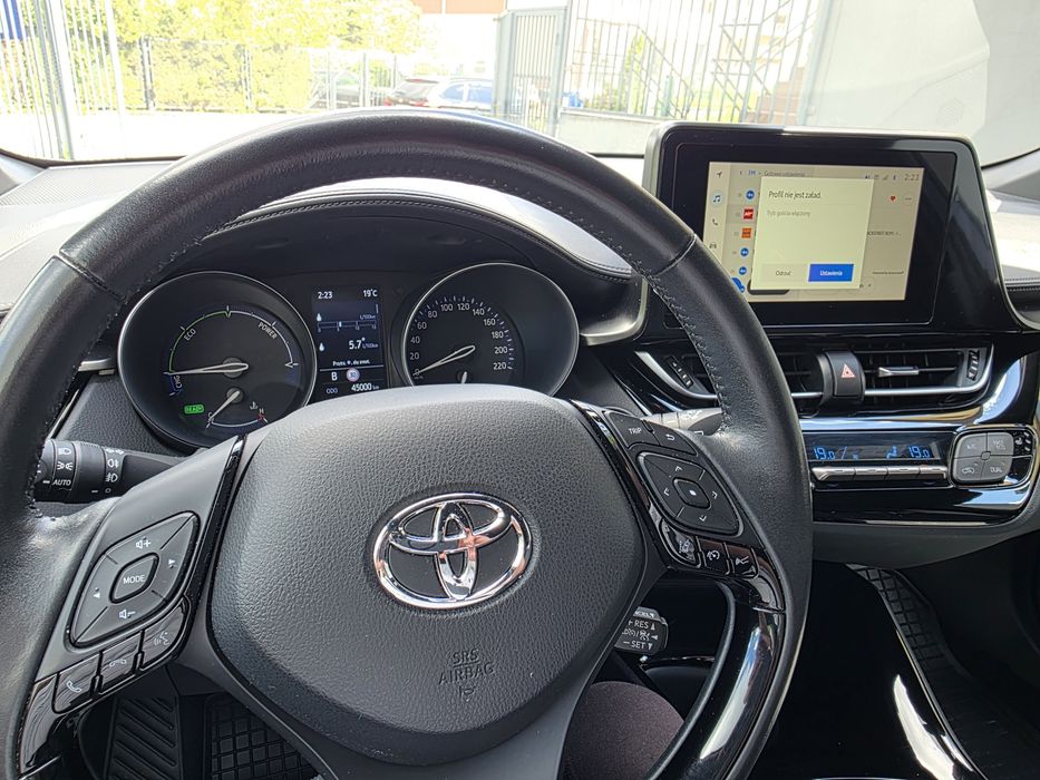 Toyota C-HR samochód