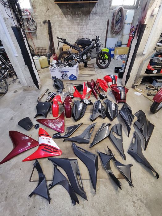 Yamaha yzf r125 cała na części plastiki rama itp.