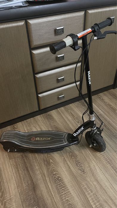 Електросамокат Razor e100 Glow
