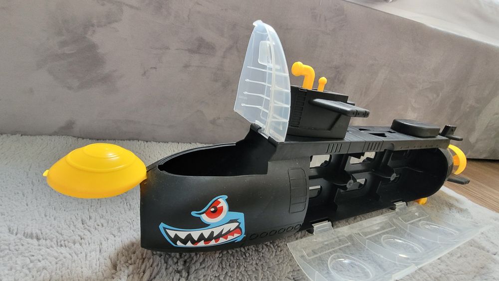 Łódź podwodna na kółkach pojazd samochód  hot wheels stan bdb