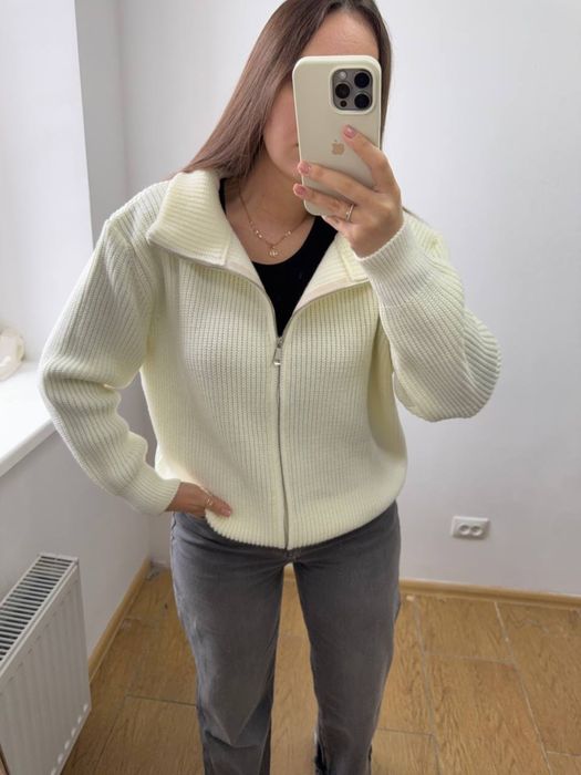 Жіночий светр на блискавці