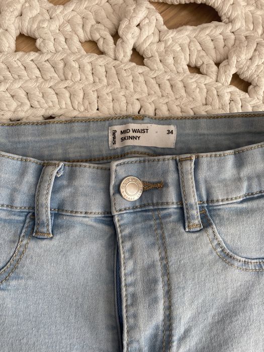 Spodnie jeansowe Sinsay 34