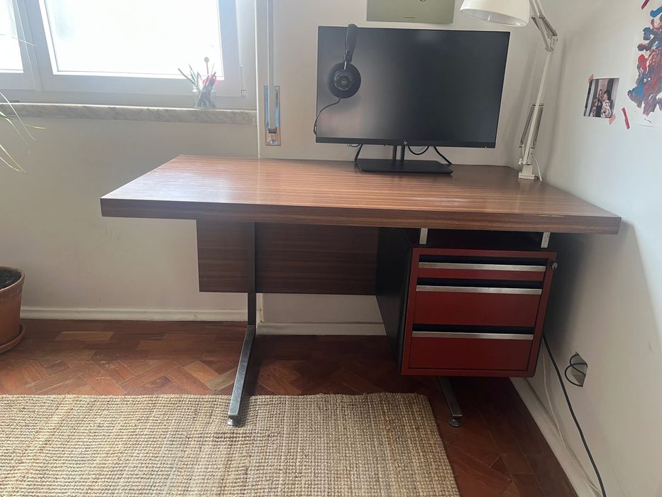 Secretária tipo Daciano da Costa