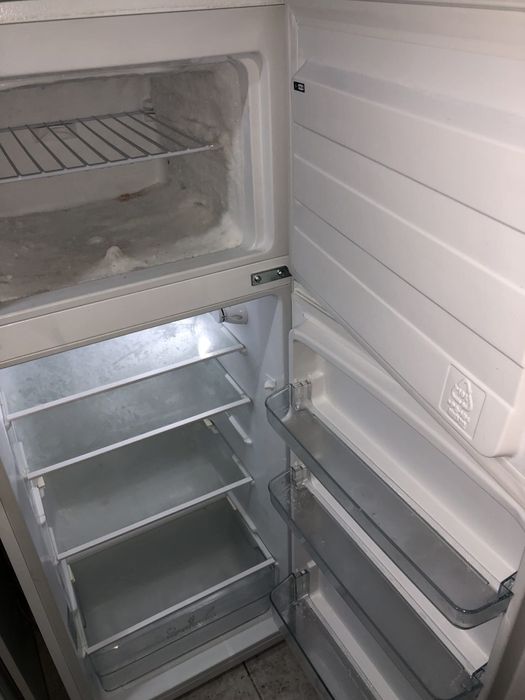 Frigorífico  com congelador Pequeno