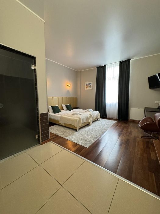 Продам готель 2200м2 в елітному котеджному містечку Северинівка.