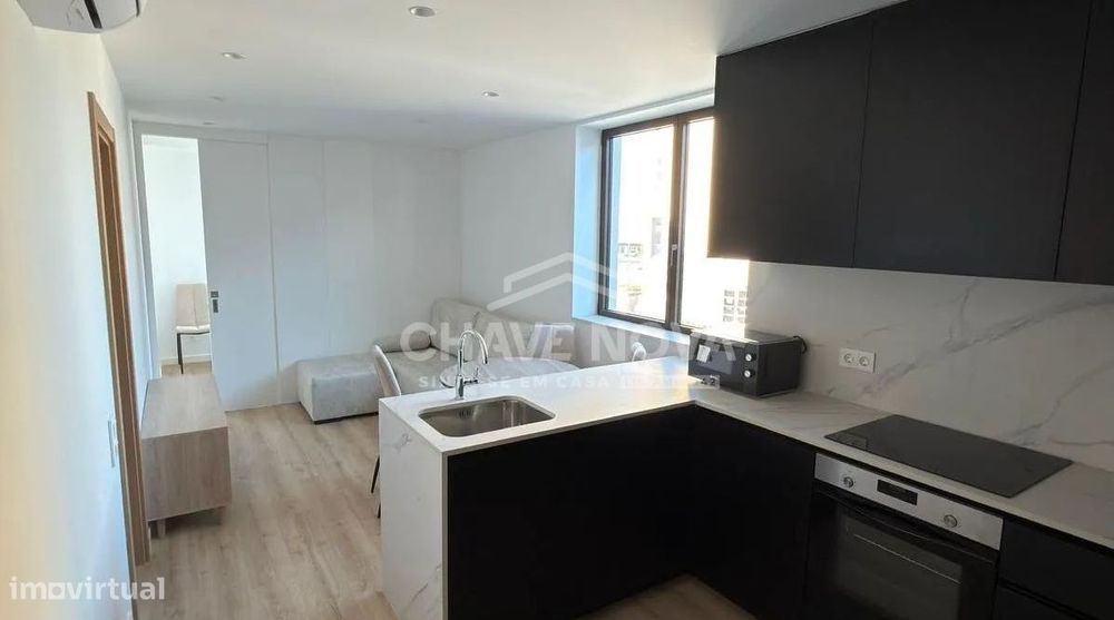 Apartamento T1+1 com Varanda e Garagem – Paranhos, Porto — Paranhos, Porto