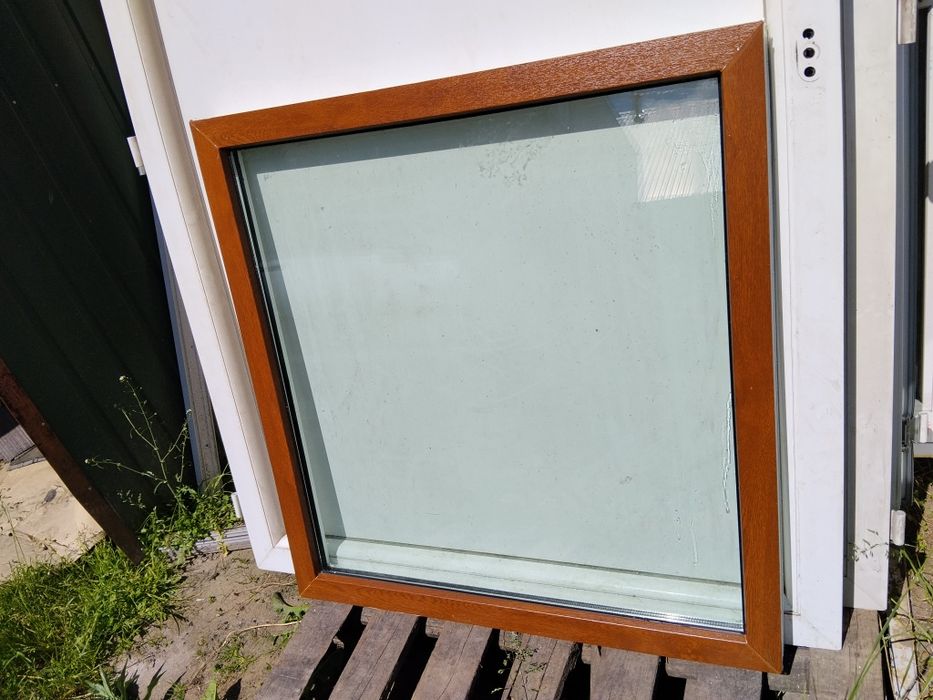 Okno pcv stałe złoty dąb 87 x 90