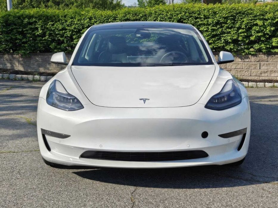 Tesla Model 3 Long Range      2022