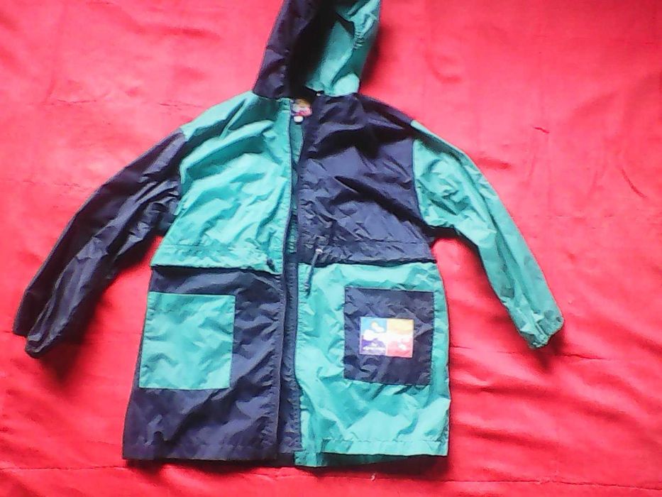 Дитяча нейлонова куртка 7/8 років.