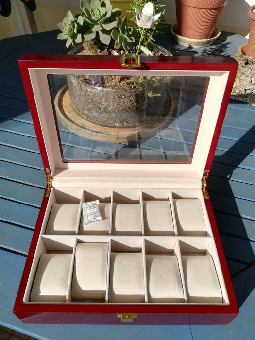 Caixa em madeira para relogios