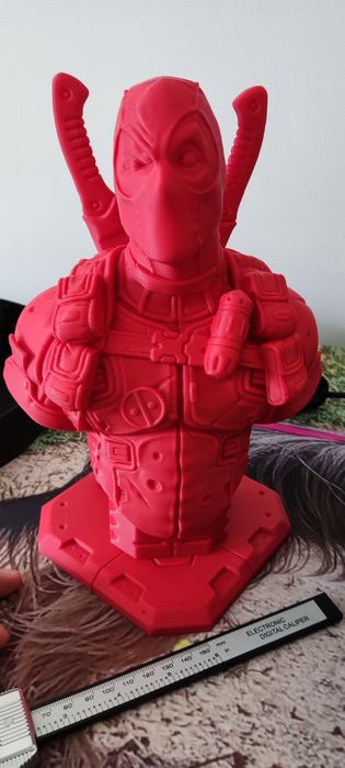 Deadpool estatua
