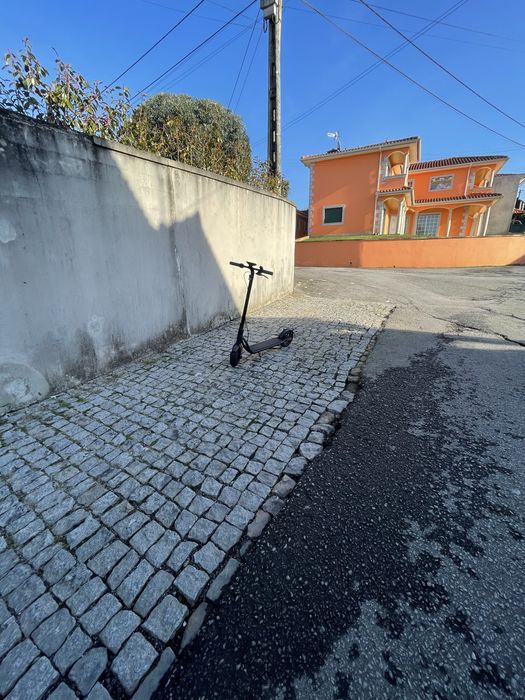 Navee V25 trotinete 100% carregada