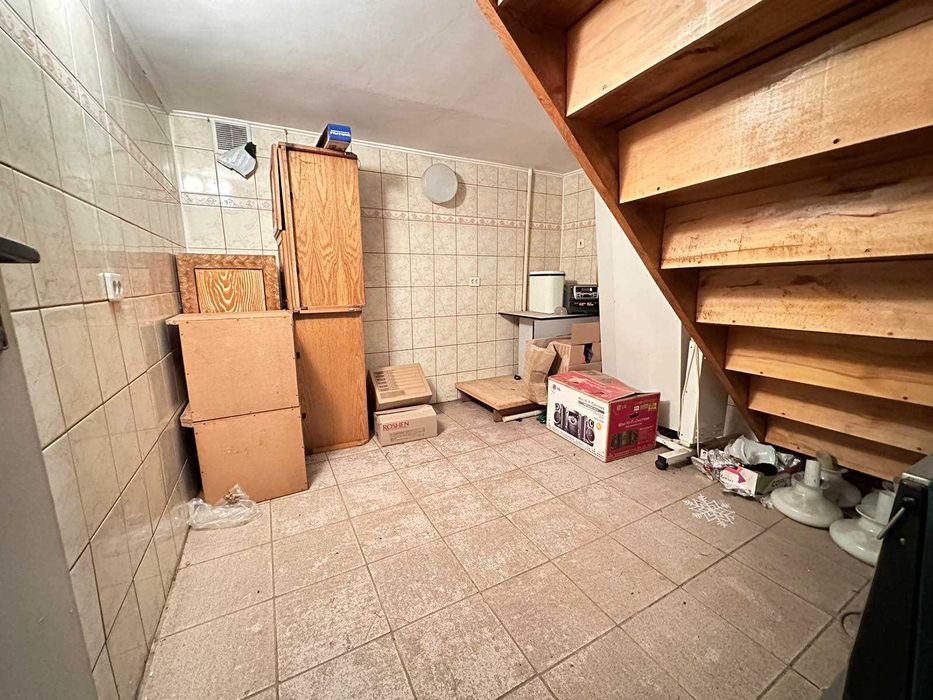 Продається нежитлове приміщення по вул.Дрогобицькій  2 пов.3-пов.буд.