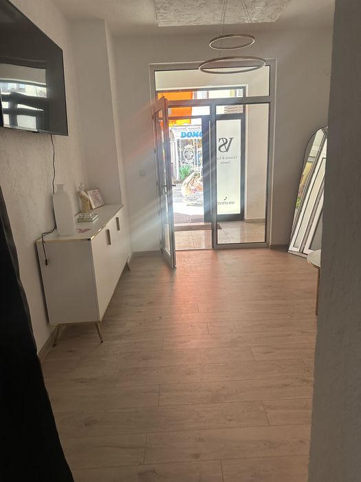 Lokal plac Neptuna , swietna  lokalizacja .
