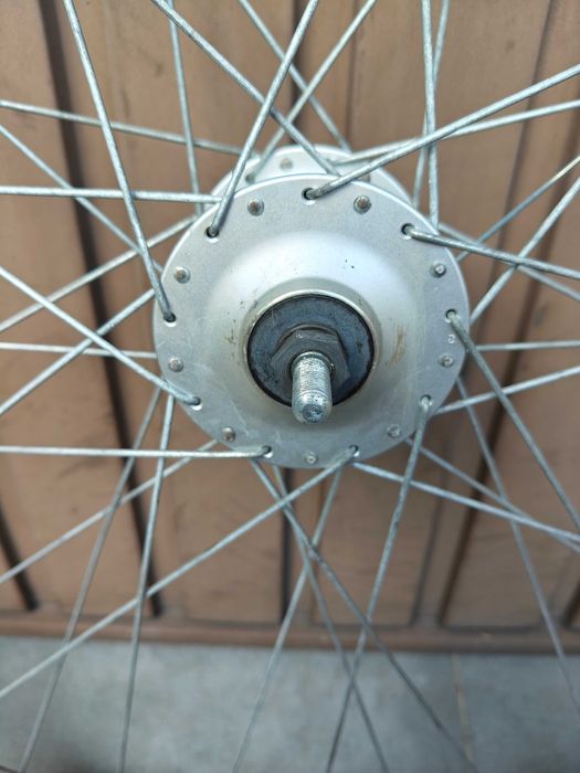 Koło obręcz przód 28 cali dynamo Shimano