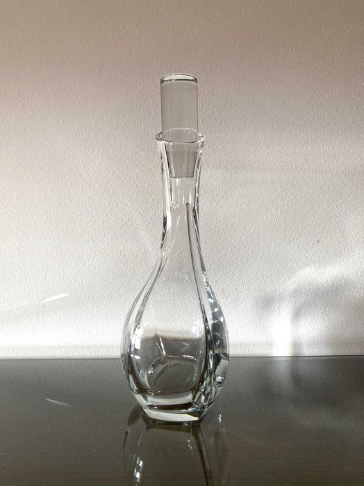 Garrafa em cristal marca Vista Alegre sem uso