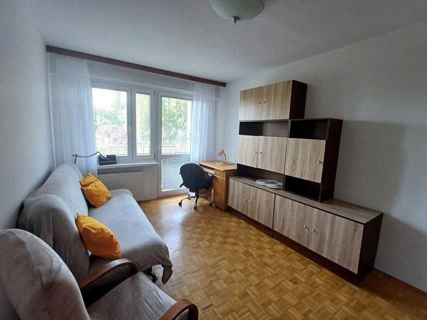 Wynajmę mieszkanie 3-pokojowe grupie 3 studentów, na Ratajach, Os. Bohaterów II Wojny Światowej. Idealny dojazd na uczelnie. Wolne od zaraz.
