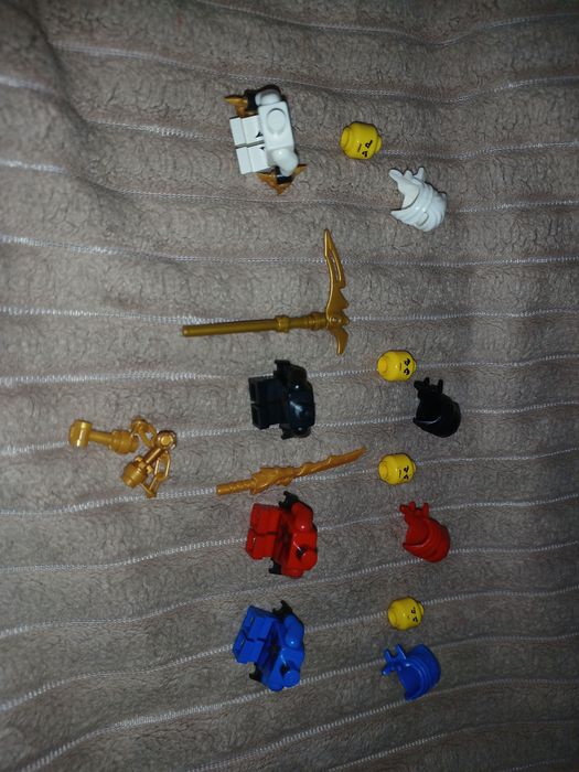 Продам фигурки лего ниндзяго пилот