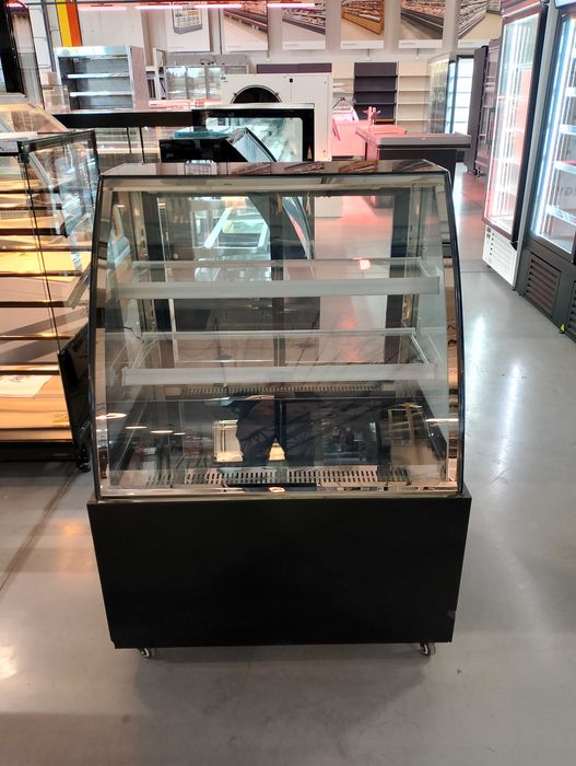 Witryna cukiernicza, Lada cukiernicza,