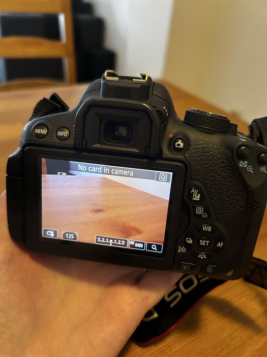 Canon EOS 700D + bateria extra e bolsa