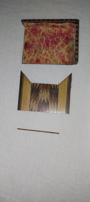 Caixa antiga em madeira para cartões de visita