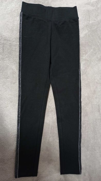 Legginsy czarne z błyszczącym pasem 140 (nowe)
