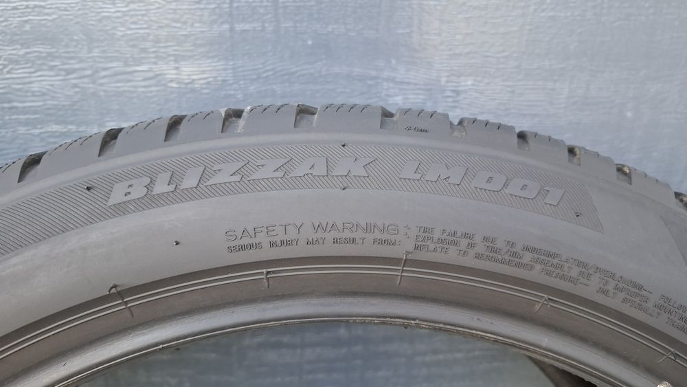 Bridgestone 235/45 R20 Blizzak
