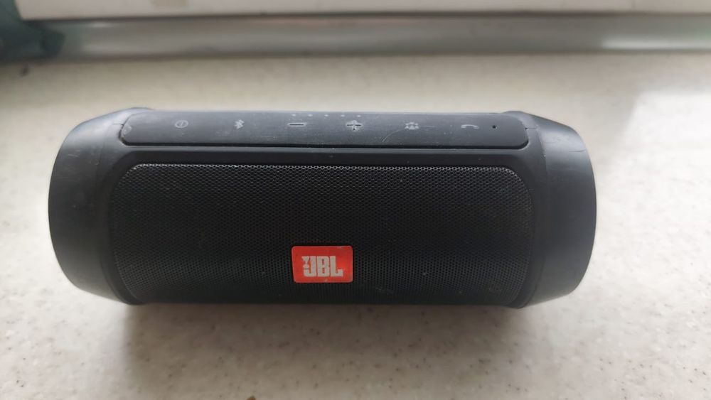 Колонка JBL звучання хорошої якості