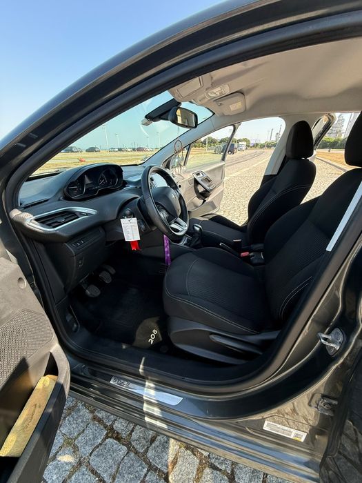 Peugeot 208 — fotografia 7