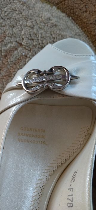 Жіночі білі босоніжки 38 розмір нові