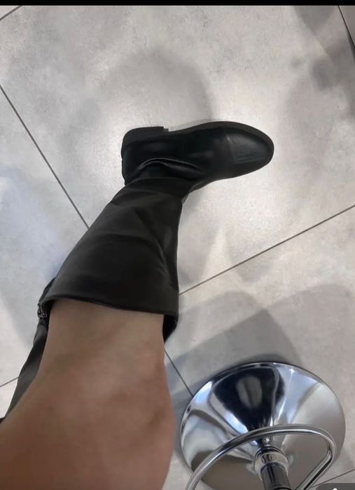 В продажі гарні Чоботи