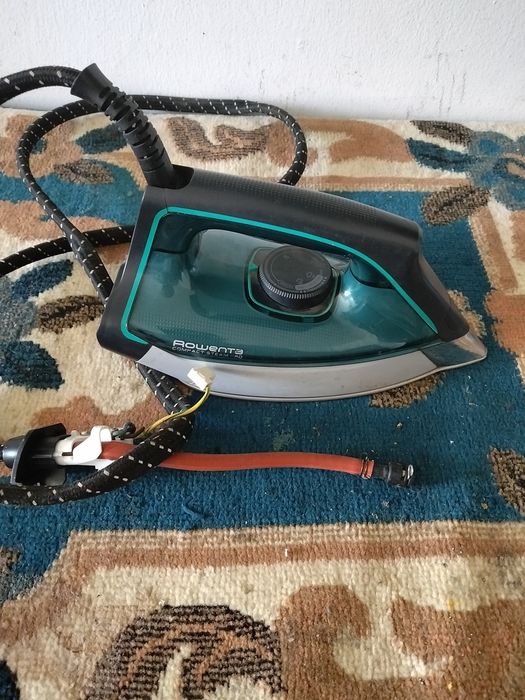Este ferro de engomar da marca Rowenta, modelo DG7623,   desmontardo caldeira  com defeito