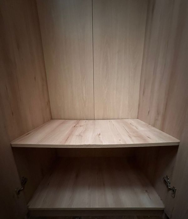 Roupeiro usado em madeira