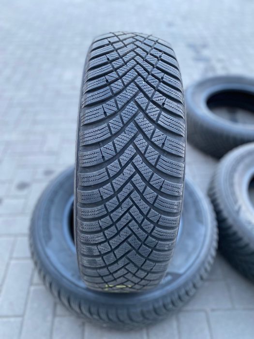 Продам зимнюю резину Hankook Winter IceptRS3 215 65 R16