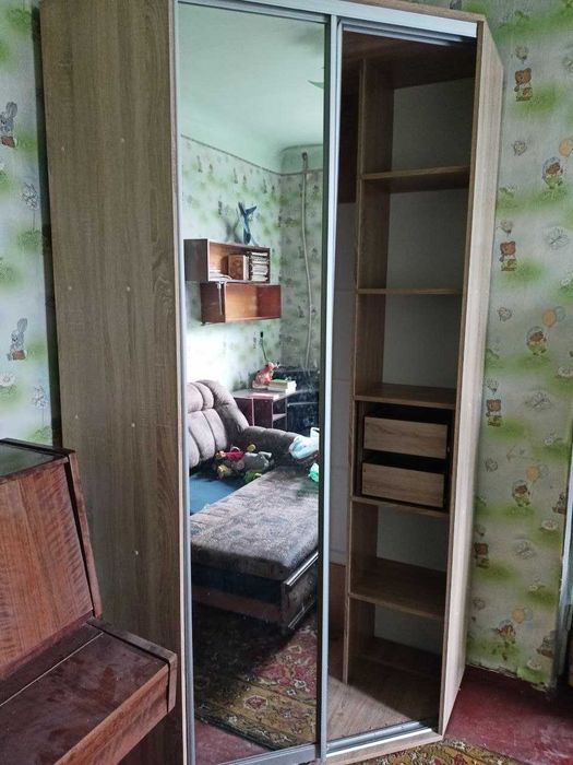 Шафа-купе кутова, в доброму стані.